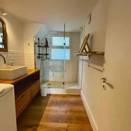アパート Large 2-room Air-conditioned With Terrace - Near Train Station *