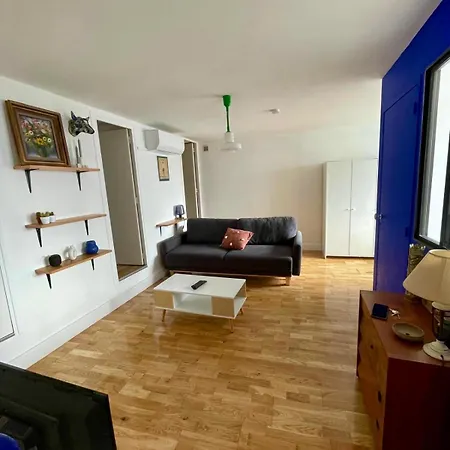 Large 2-room Air-conditioned With Terrace - Near Train Station *