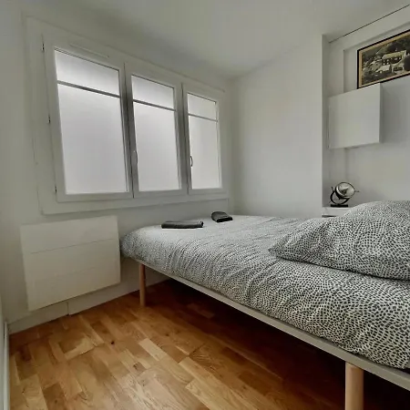 Large 2-room Air-conditioned With Terrace - Near Train Station