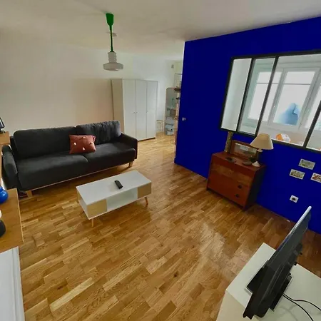 Daire Large 2-room Air-conditioned With Terrace - Near Train Station